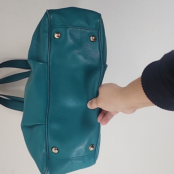 Michael Kors Fulton Hobo shoulder bag in green - Picture 4 of 11